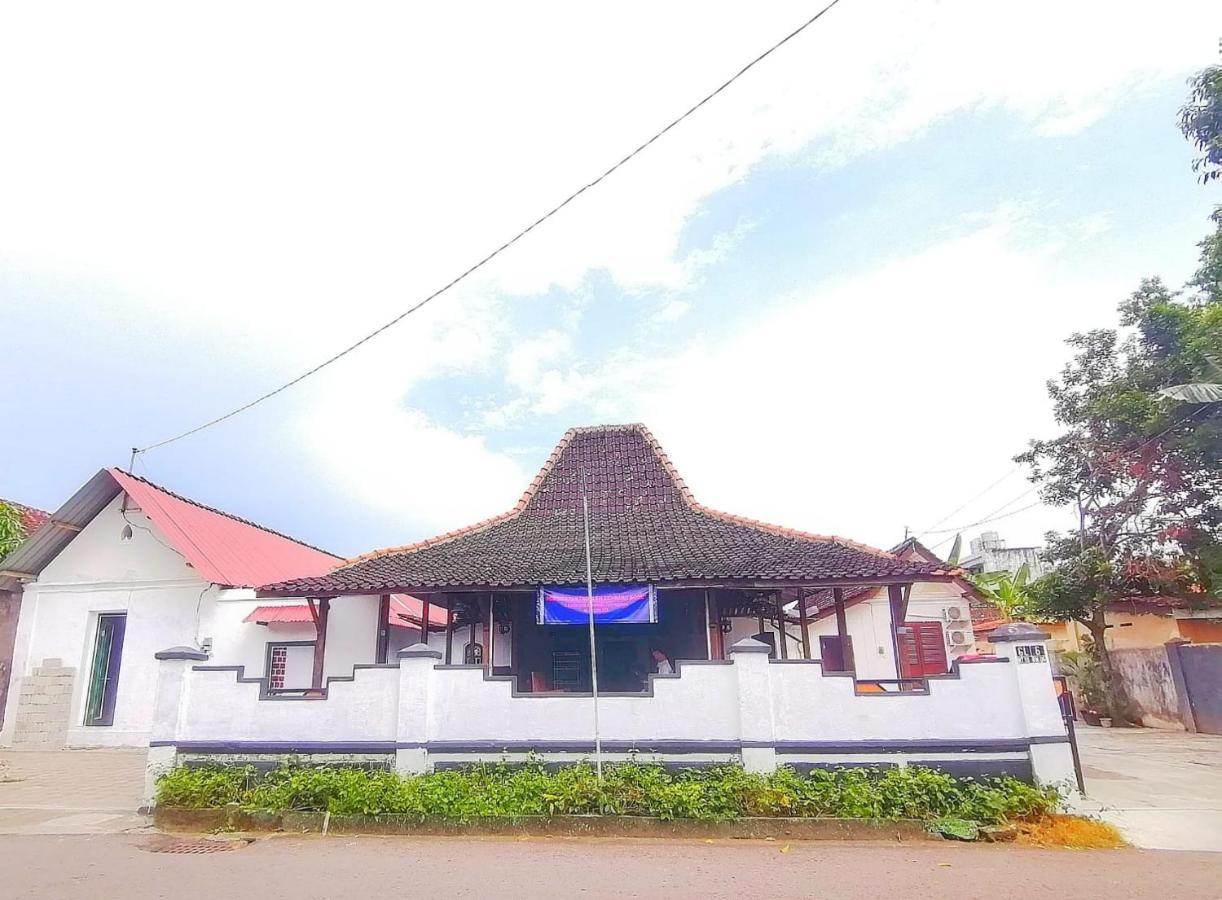 Reddoorz Syariah @ Ndalem Kembang Sore Jogyakarta Zewnętrze zdjęcie