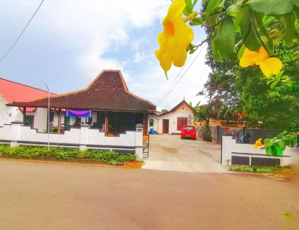 Reddoorz Syariah @ Ndalem Kembang Sore Jogyakarta Zewnętrze zdjęcie