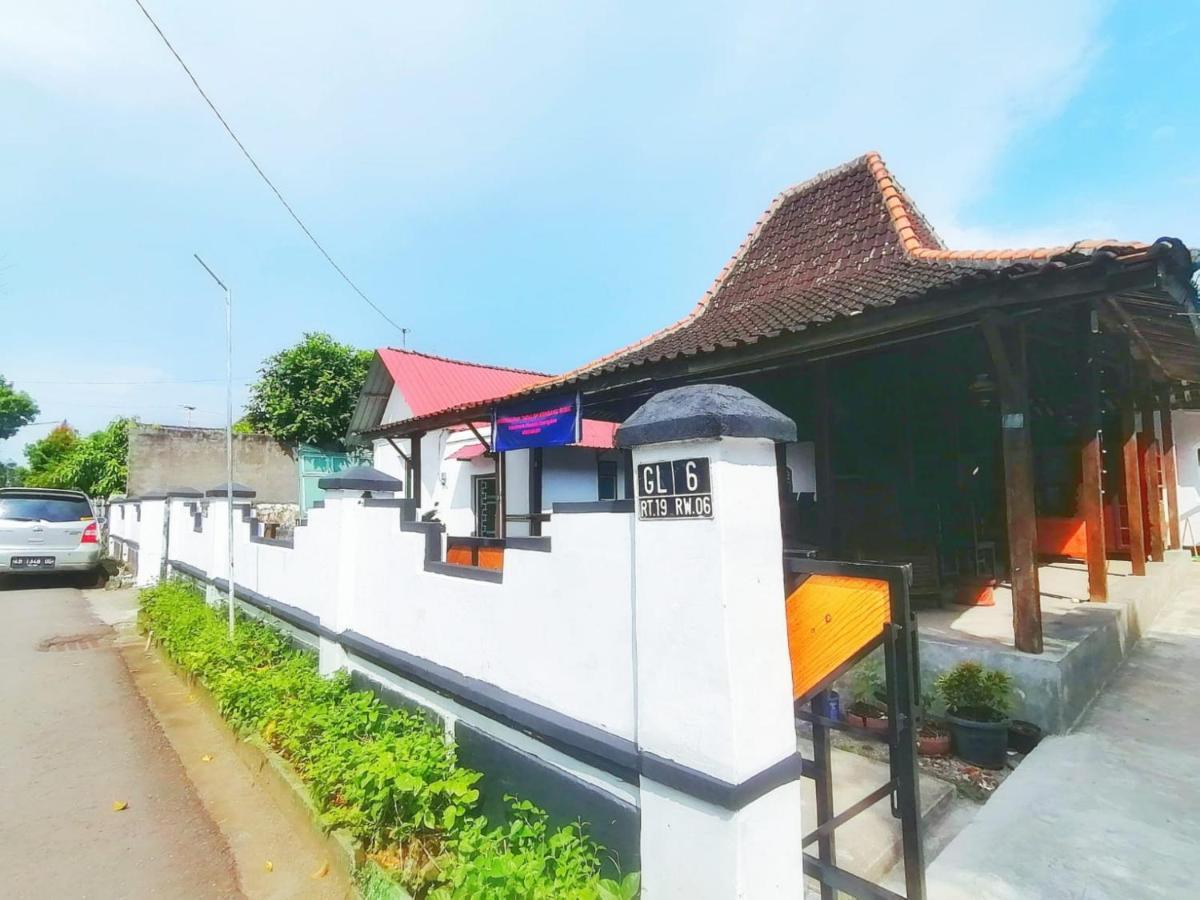 Reddoorz Syariah @ Ndalem Kembang Sore Jogyakarta Zewnętrze zdjęcie