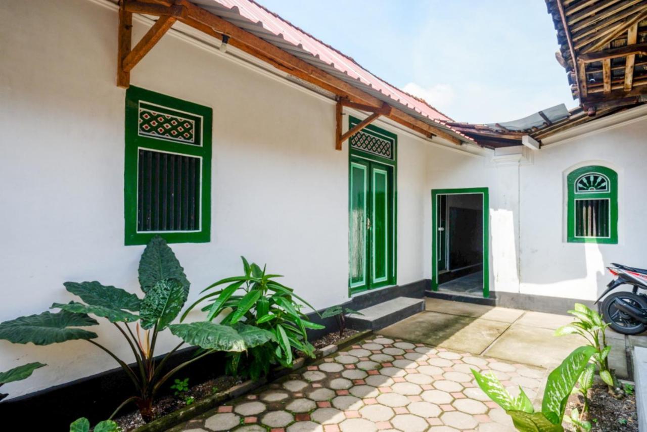 Reddoorz Syariah @ Ndalem Kembang Sore Jogyakarta Zewnętrze zdjęcie