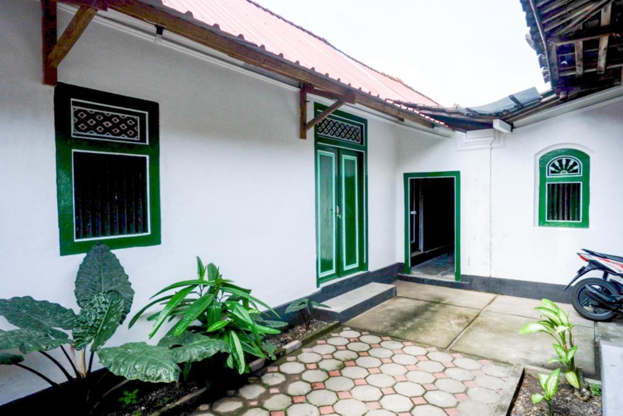 Reddoorz Syariah @ Ndalem Kembang Sore Jogyakarta Zewnętrze zdjęcie